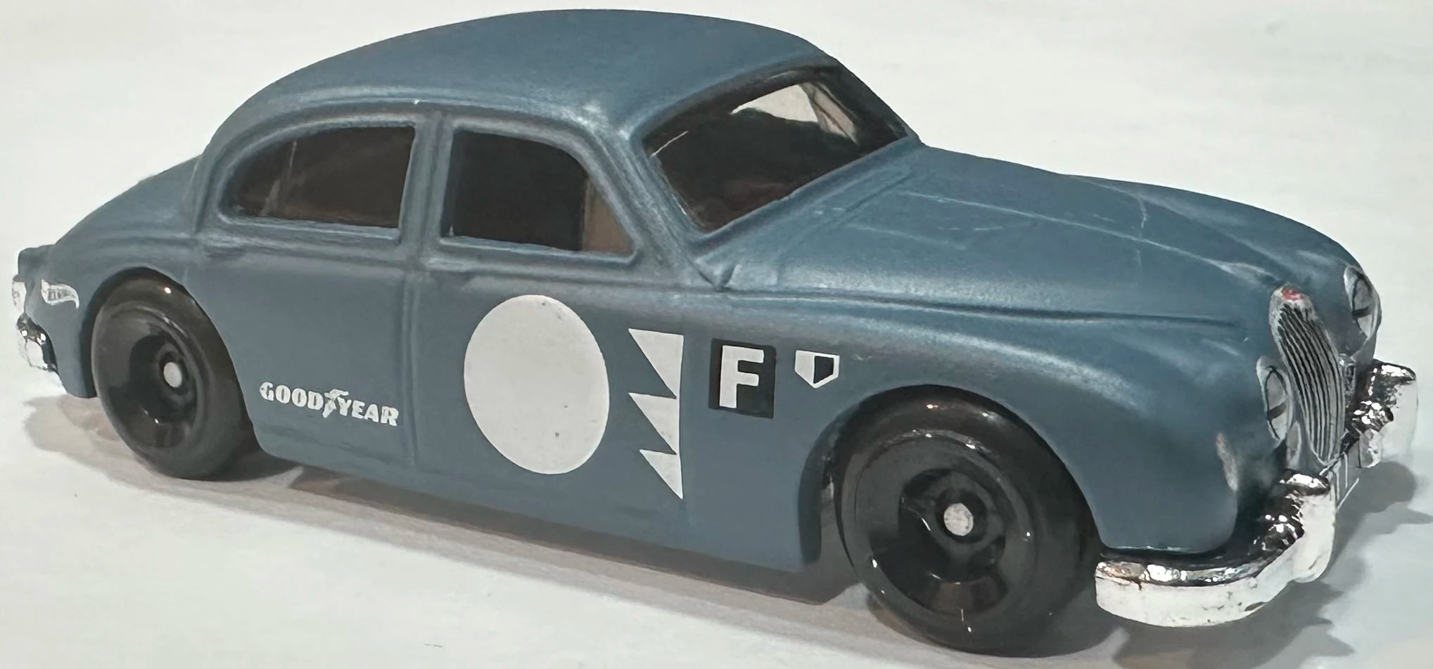 Jaguar Mk1 - Hot Wheels - 2025 - Imagen 4